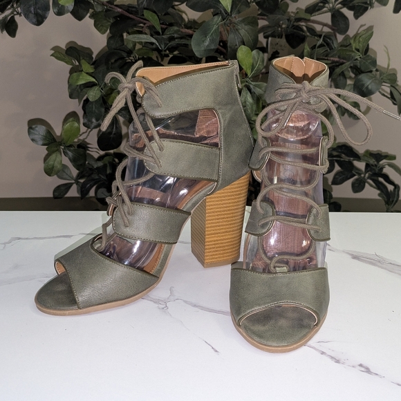 ❤️MUST GO❤️Sugar Olive Green Block Heel Sandals EUC - Picture 4 of 9